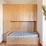 With Large Private Outdoor Space And Parking Apartment *
