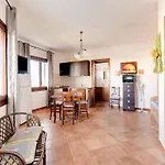 Apartment With Large Private Outdoor Space And Parking *