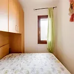 With Large Private Outdoor Space And Parking Apartment *