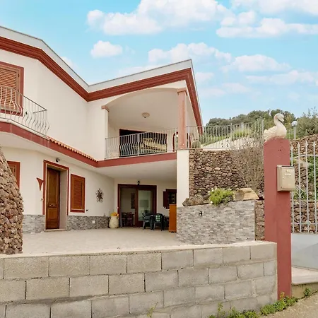 With Large Private Outdoor Space And Parking Appartamento Castelsardo