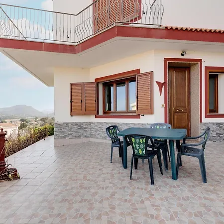 Appartamento With Large Private Outdoor Space And Parking *