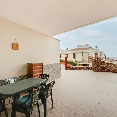 Appartamento With Large Private Outdoor Space And Parking Castelsardo