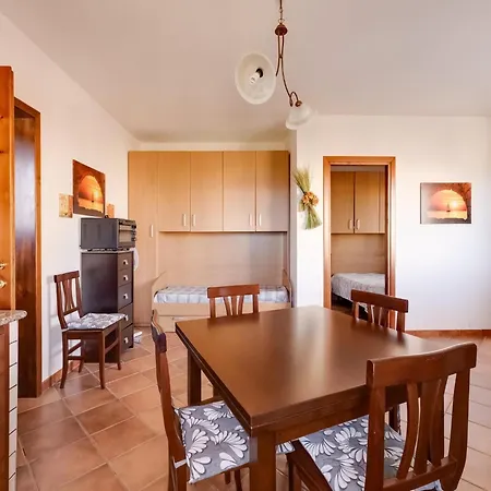 With Large Private Outdoor Space And Parking Appartamento