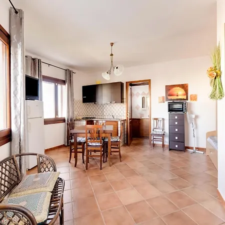 Appartamento With Large Private Outdoor Space And Parking *