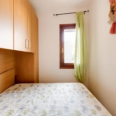 With Large Private Outdoor Space And Parking Appartamento *