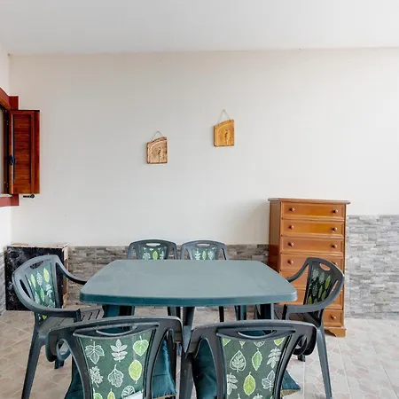With Large Private Outdoor Space And Parking Appartamento *