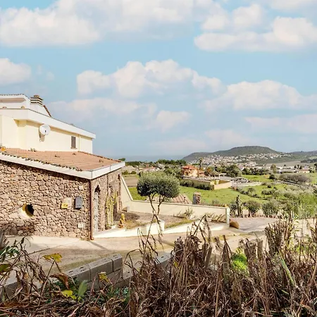 With Large Private Outdoor Space And Parking Appartamento Castelsardo