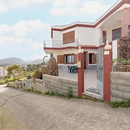 Appartamento With Large Private Outdoor Space And Parking Castelsardo